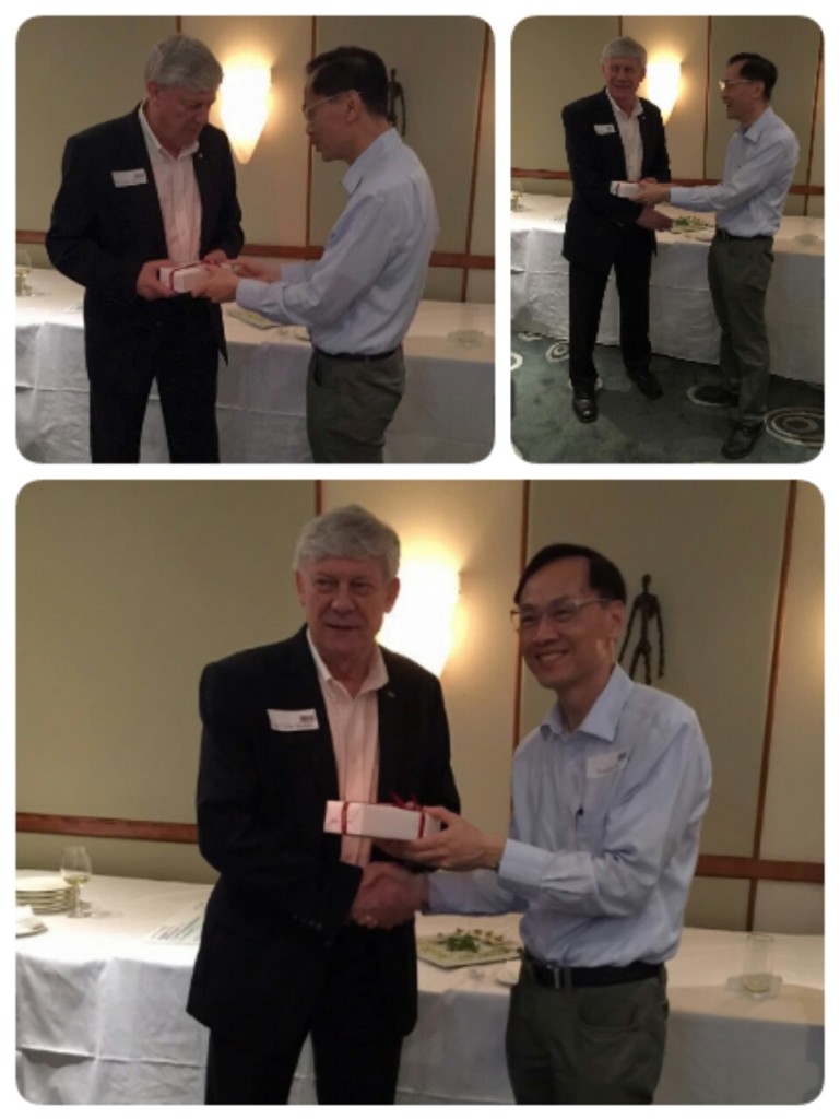 Mr. Sammy Ho on behalf of the Hong Kong Chapter was giving a souvenir to Dr. Dodds. 