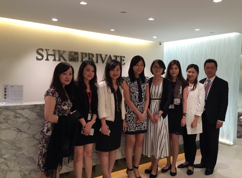 Together with the staff of SHK Private, Ms Angela Li (the 4th one from the right) of BNUZ organized these activities for the students. 