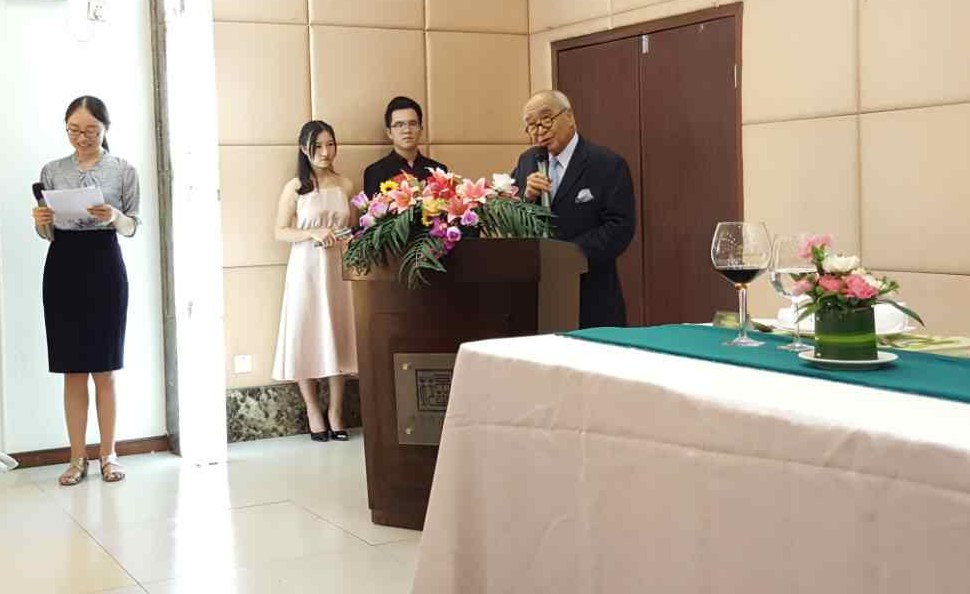 Dr. Wong making the third speech with a scholarly lady doing interpretation in Putonghua. 